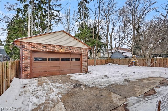 674 Upper Merriman Drive, Akron, OH 44303