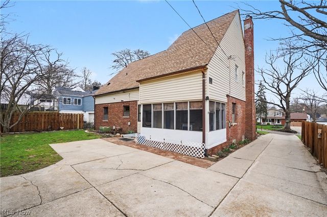 674 Upper Merriman Drive, Akron, OH 44303