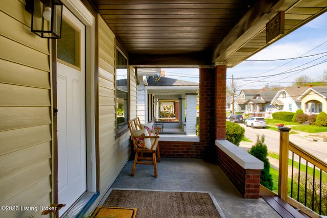 728 N Barbee Way, Louisville, KY 40217