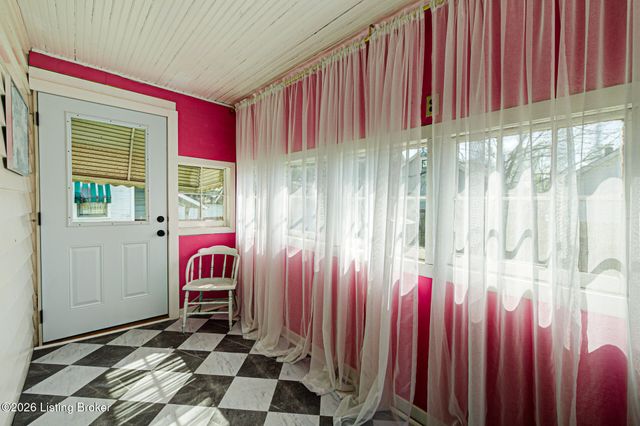 728 N Barbee Way, Louisville, KY 40217