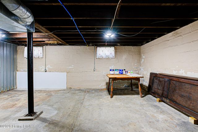 728 N Barbee Way, Louisville, KY 40217