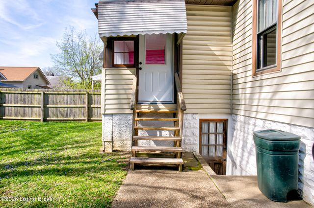 728 N Barbee Way, Louisville, KY 40217