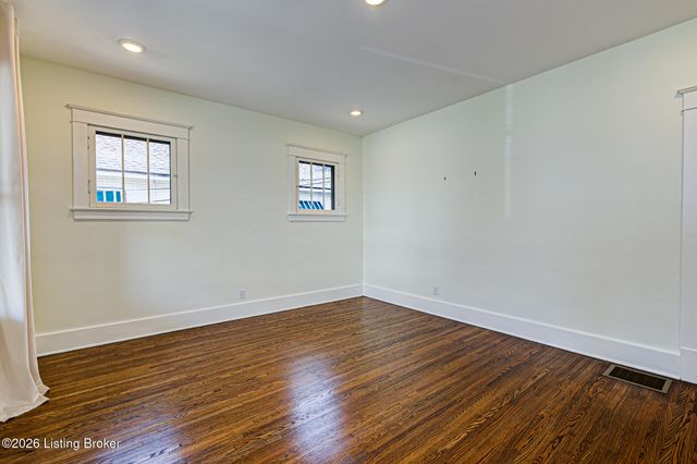 728 N Barbee Way, Louisville, KY 40217