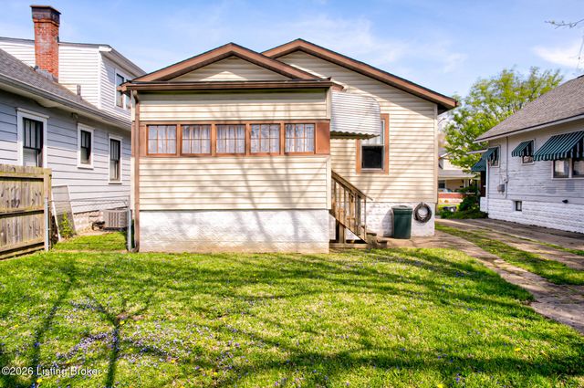 728 N Barbee Way, Louisville, KY 40217