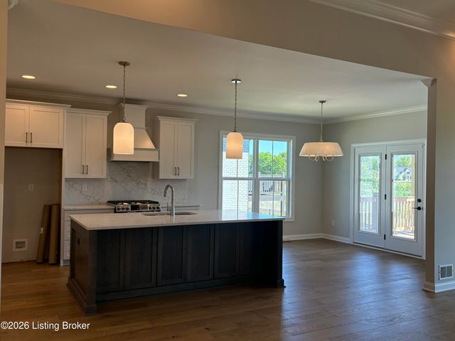 17915 Shakes Creek Dr, Fisherville, KY 40023