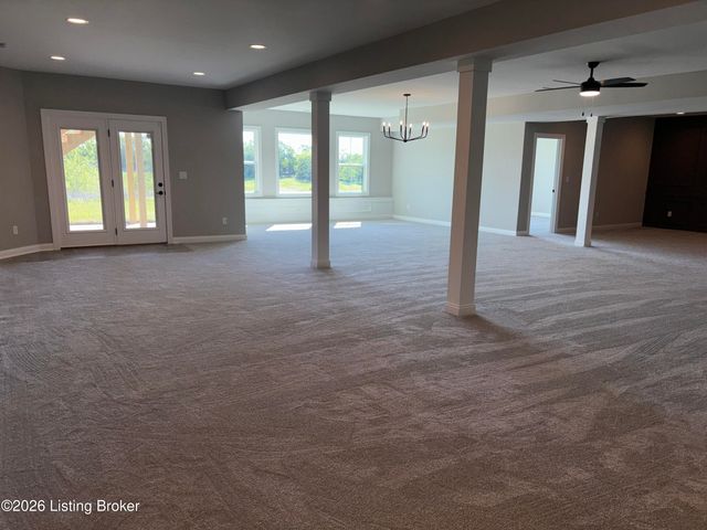 17915 Shakes Creek Dr, Fisherville, KY 40023