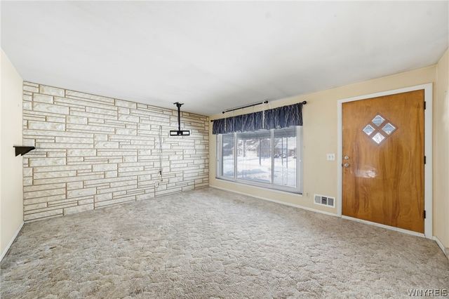 291 North Willowlawn Parkway, Cheektowaga, NY 14206