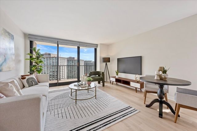 3660 N Lake Shore Drive 2507, Chicago, IL 60613