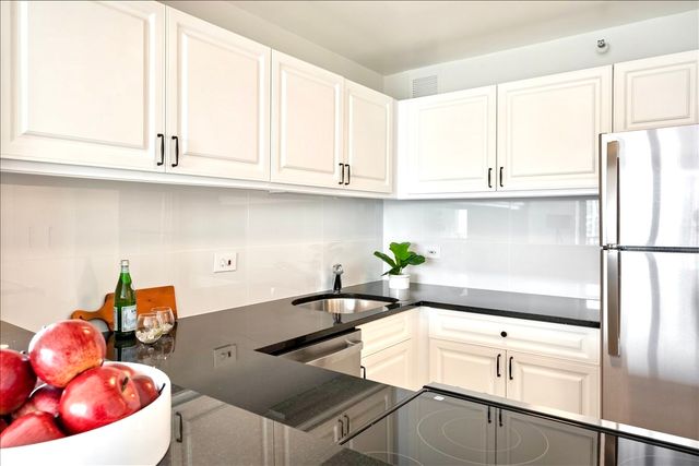 3660 N Lake Shore Drive 2507, Chicago, IL 60613