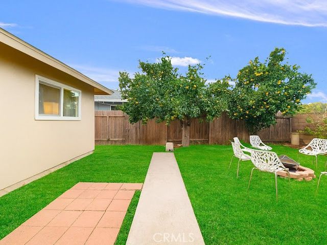 6631 Walton Dr, Huntington Beach, CA 92647