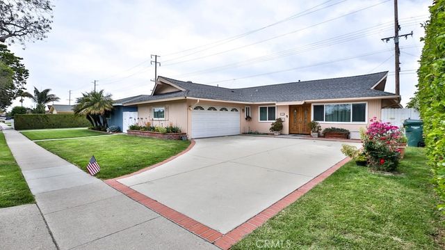 6631 Walton Dr, Huntington Beach, CA 92647