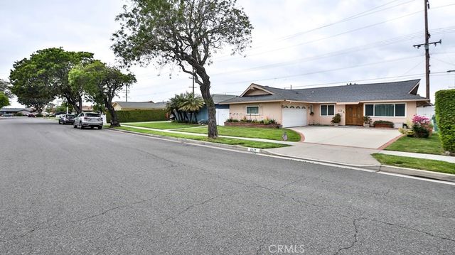 6631 Walton Dr, Huntington Beach, CA 92647