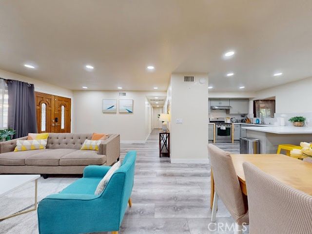 6631 Walton Dr, Huntington Beach, CA 92647