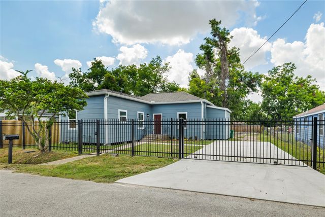 7415 Dyer Street, Houston, TX 77088