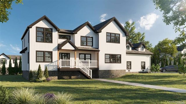 187 Sequams Lane Center, West Islip, NY 11795