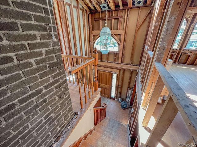 187 Sequams Lane Center, West Islip, NY 11795