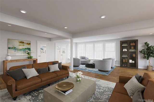 187 Sequams Lane Center, West Islip, NY 11795