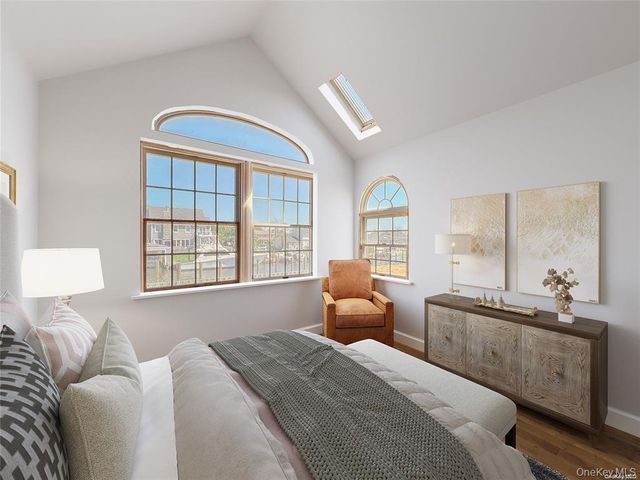 187 Sequams Lane Center, West Islip, NY 11795