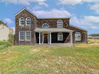 187 Sequams Lane Center, West Islip, NY 11795