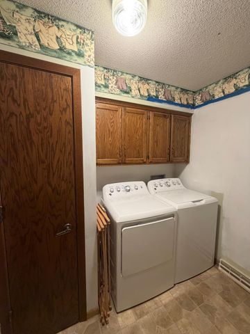 1665 Oakwood Drive, Worthington, MN 56187