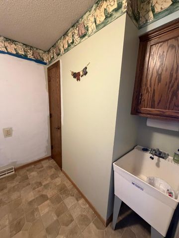 1665 Oakwood Drive, Worthington, MN 56187