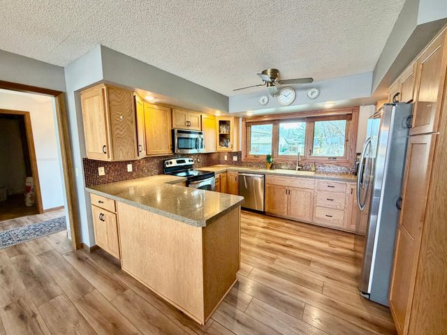 1665 Oakwood Drive, Worthington, MN 56187