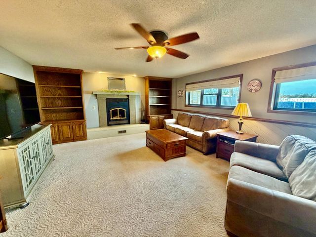 1665 Oakwood Drive, Worthington, MN 56187