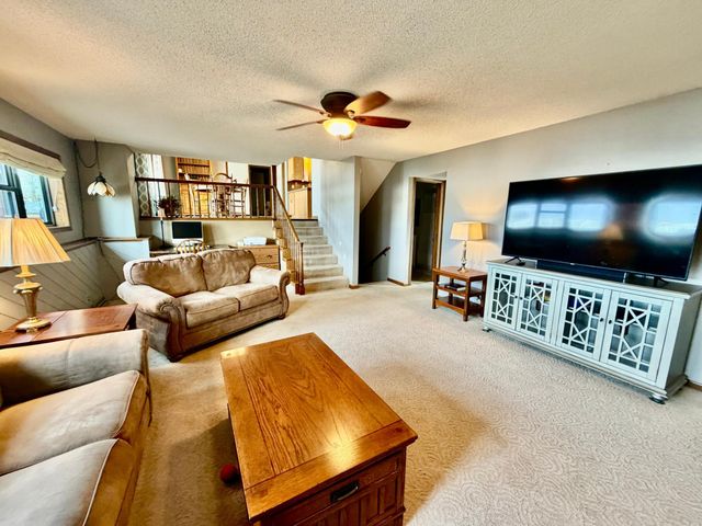 1665 Oakwood Drive, Worthington, MN 56187