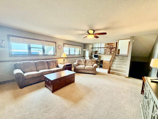 1665 Oakwood Drive, Worthington, MN 56187