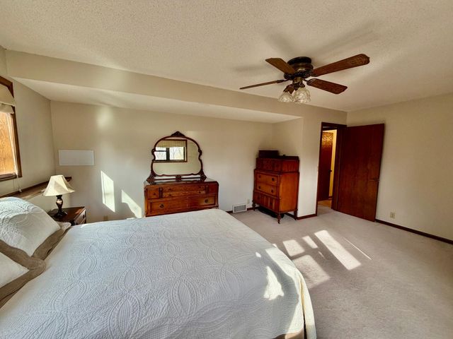 1665 Oakwood Drive, Worthington, MN 56187