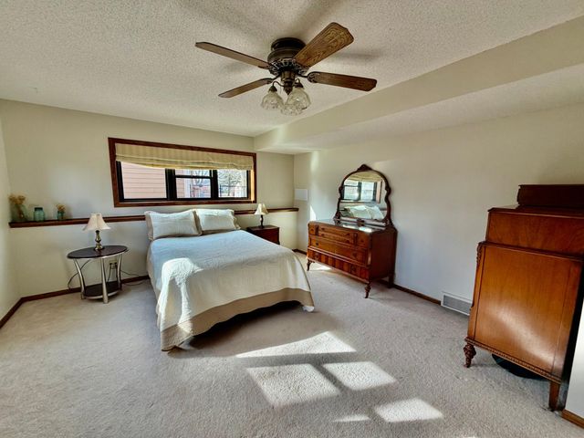 1665 Oakwood Drive, Worthington, MN 56187