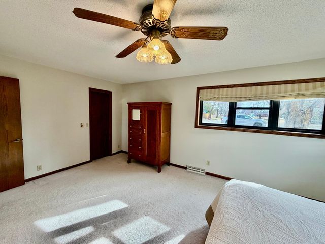 1665 Oakwood Drive, Worthington, MN 56187