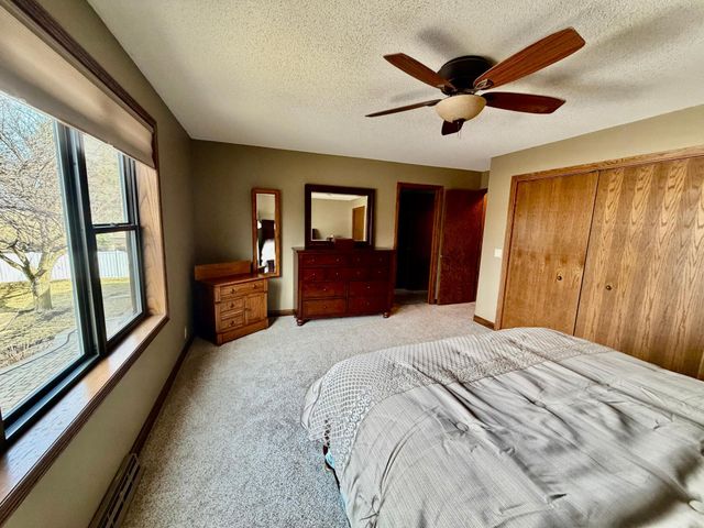 1665 Oakwood Drive, Worthington, MN 56187