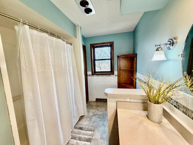 1665 Oakwood Drive, Worthington, MN 56187