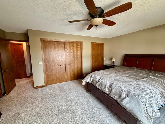 1665 Oakwood Drive, Worthington, MN 56187