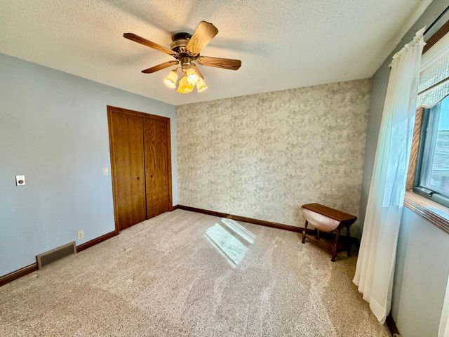 1665 Oakwood Drive, Worthington, MN 56187