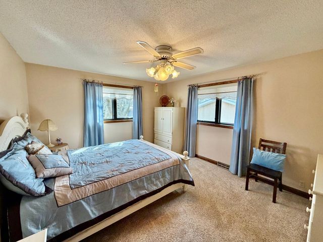 1665 Oakwood Drive, Worthington, MN 56187