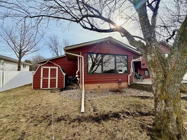 1665 Oakwood Drive, Worthington, MN 56187