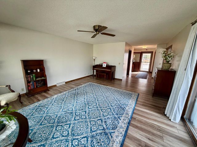 1665 Oakwood Drive, Worthington, MN 56187