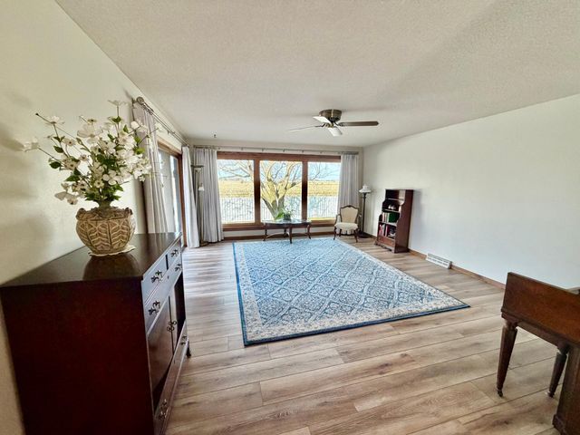 1665 Oakwood Drive, Worthington, MN 56187