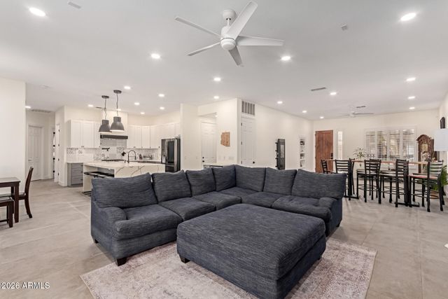 5242 E HERRERA Drive, Phoenix, AZ 85054