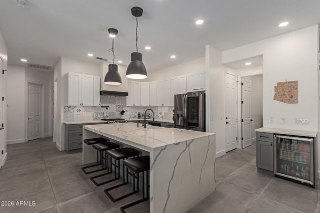 5242 E HERRERA Drive, Phoenix, AZ 85054