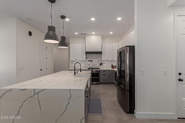 5242 E HERRERA Drive, Phoenix, AZ 85054