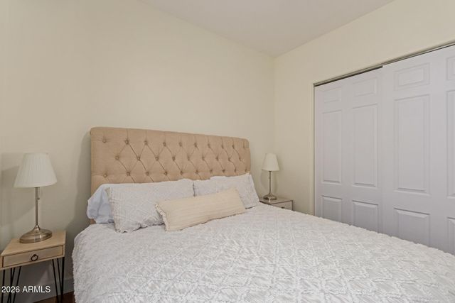 5242 E HERRERA Drive, Phoenix, AZ 85054