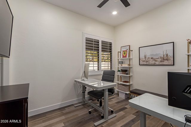 5242 E HERRERA Drive, Phoenix, AZ 85054
