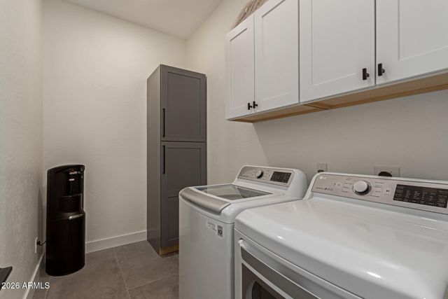 5242 E HERRERA Drive, Phoenix, AZ 85054