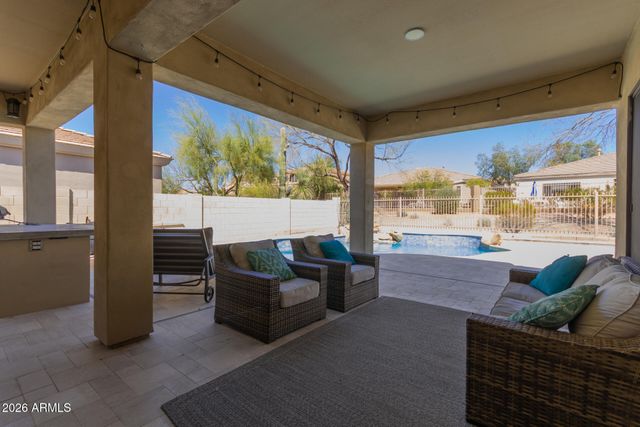 5242 E HERRERA Drive, Phoenix, AZ 85054