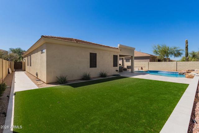 5242 E HERRERA Drive, Phoenix, AZ 85054