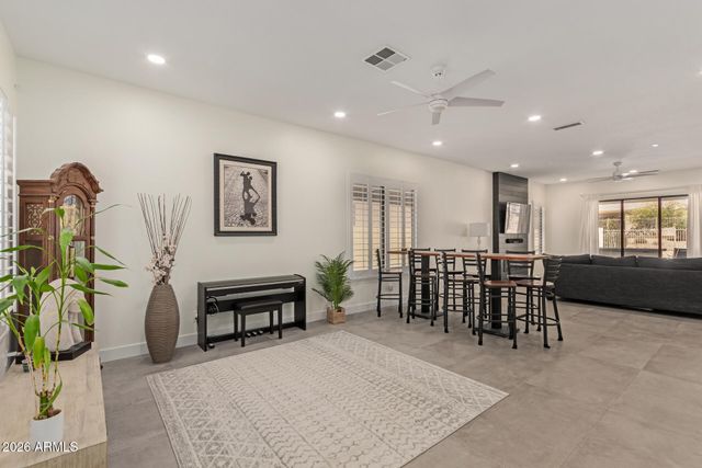 5242 E HERRERA Drive, Phoenix, AZ 85054