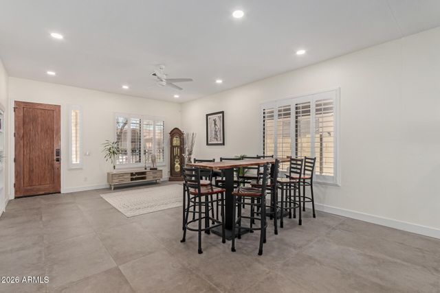 5242 E HERRERA Drive, Phoenix, AZ 85054